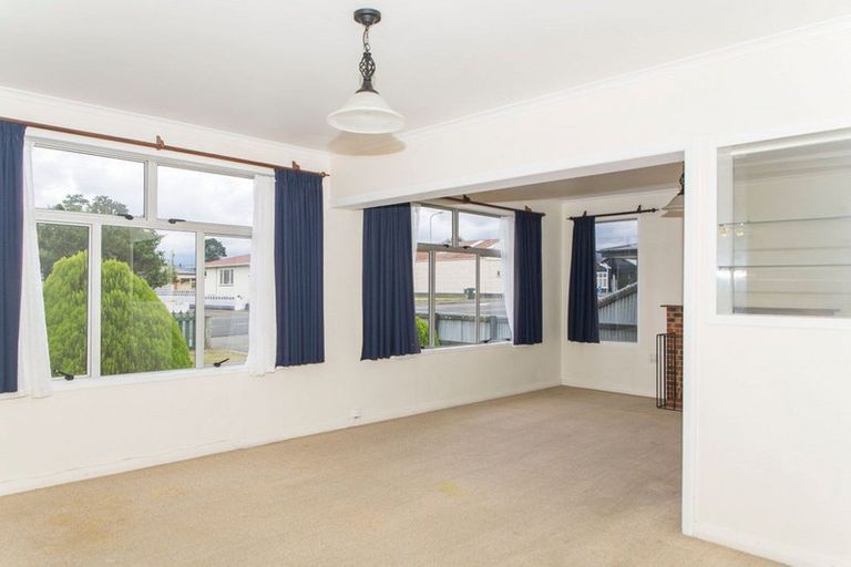 Photo of property in 17 Miller Street, Dannevirke, 4930