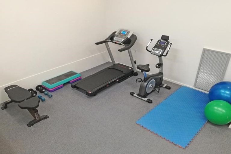 Photo of property in 5 Cheshire Street, Cannons Creek, Porirua, 5024