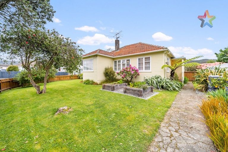 Photo of property in 38 Hunter Street, Taita, Lower Hutt, 5011