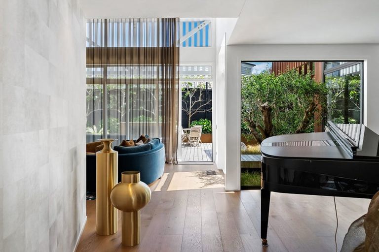 Photo of property in 8 Mount Hobson Lane, Remuera, Auckland, 1050