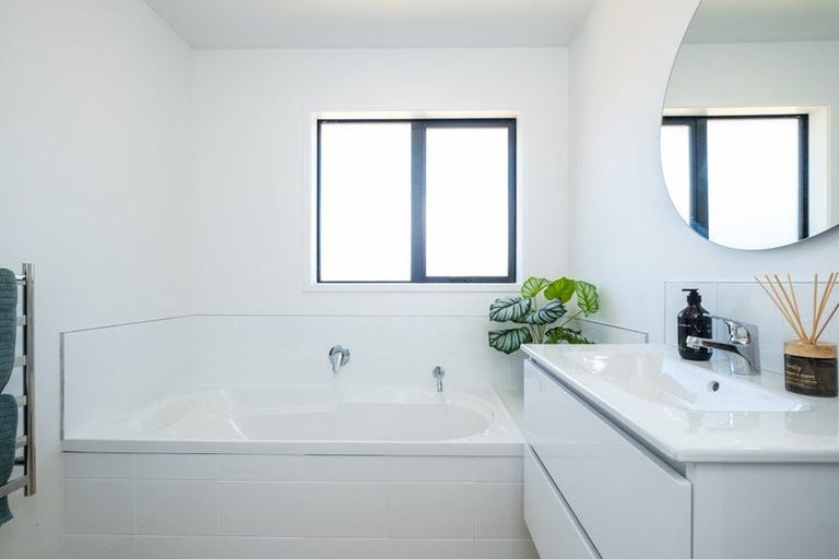 Photo of property in 2/14 Nathan Street, Tawa, Wellington, 5028