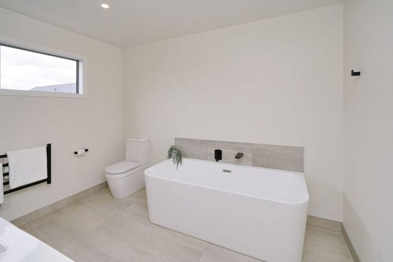 Photo of property in 14 Ardrossan Way, Tai Tapu, 7672