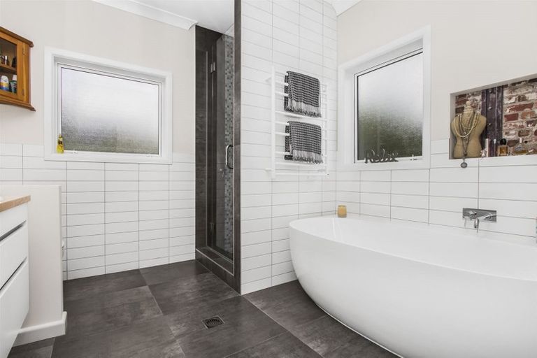 Photo of property in 172 Mellons Bay Road, Mellons Bay, Auckland, 2014