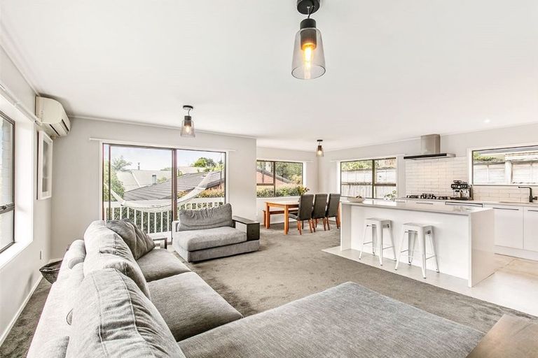 Photo of property in 1/12a Rossmore Terrace, Murrays Bay, Auckland, 0630