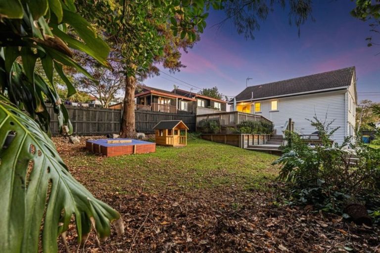 Photo of property in 12 Arahoe Road, New Lynn, Auckland, 0600