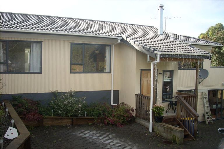 Photo of property in 2/6 Topliss Drive, Northcross, Auckland, 0632