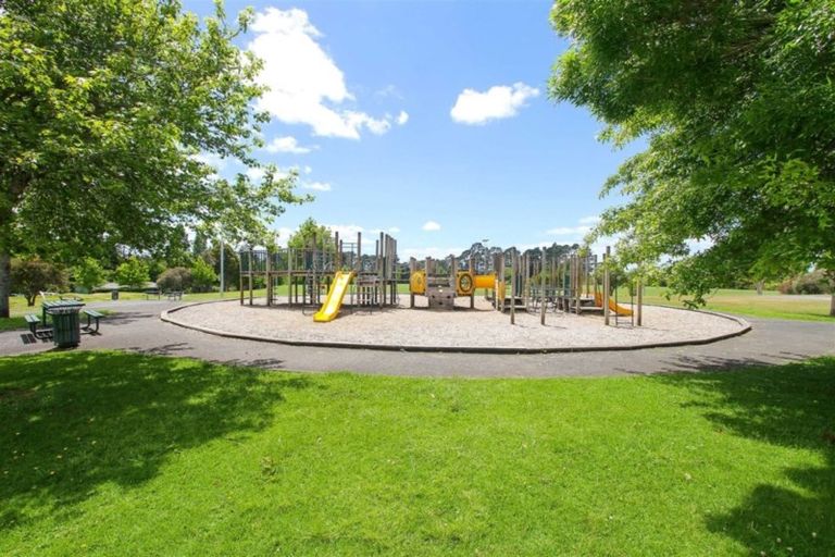 Photo of property in 2/322 Royal Road, Massey, Auckland, 0614