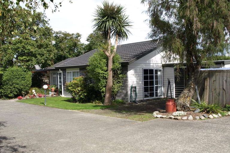 Photo of property in 4/169 Whites Line East, Waiwhetu, Lower Hutt, 5010
