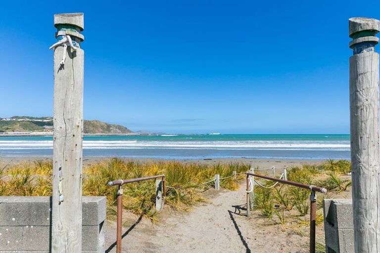 Photo of property in 1/102 Lyall Parade, Lyall Bay, Wellington, 6022