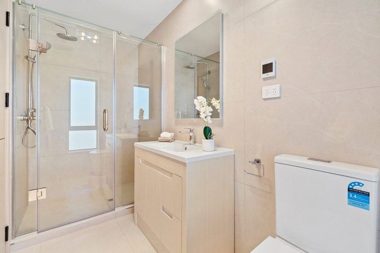 Photo of property in 14 Glann Lane, Flat Bush, 2019