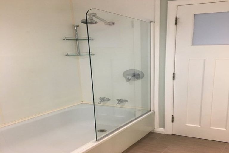 Photo of property in 9 Herald Terrace, Berhampore, Wellington, 6023