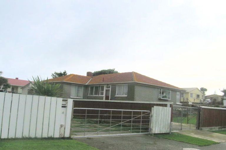 Photo of property in 39 Beauzami Crescent, Ascot Park, Porirua, 5024