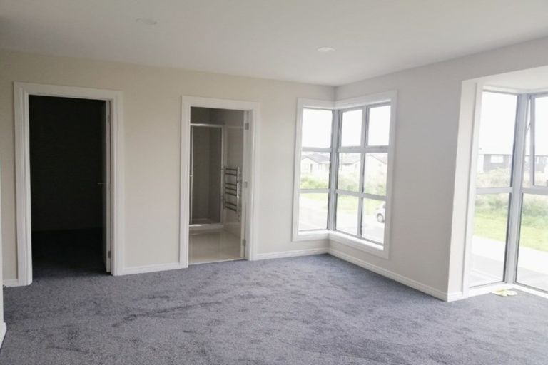 Photo of property in 1 Peat Way, Takanini, 2112