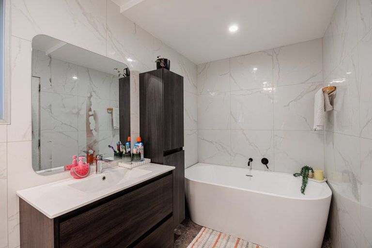 Photo of property in 3 Nicholson Street, Mayfair, Hastings, 4122