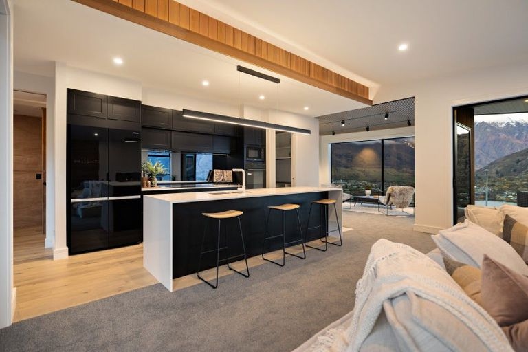 Photo of property in 6 Florence Close, Queenstown Hill, Queenstown, 9300