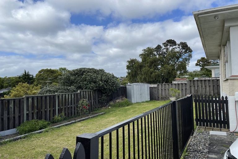 Photo of property in 2/17 Jenelin Road, Glendene, Auckland, 0602