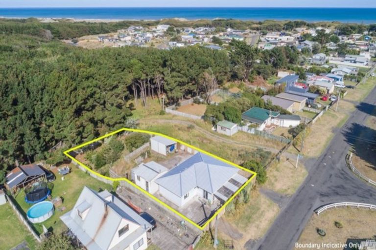 Photo of property in 40 Himatangi Street, Himatangi Beach, Foxton, 4891