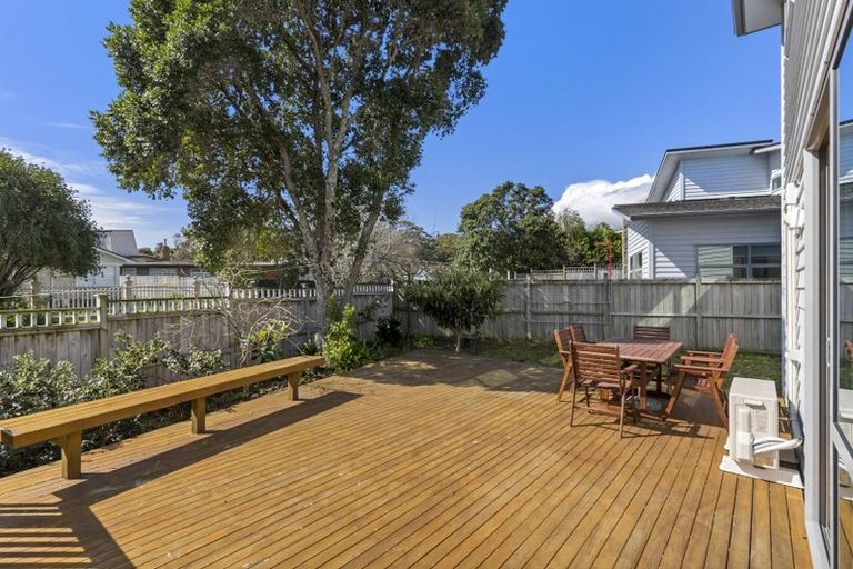 Photo of property in 12a Blakeborough Drive, Forrest Hill, Auckland, 0620