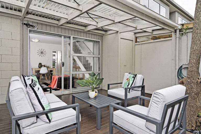 Photo of property in 5/42 Sheridan Drive, New Lynn, Auckland, 0600