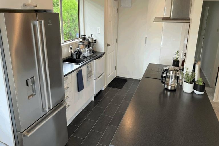 Photo of property in 31 Pipitea Place, Massey, Auckland, 0614