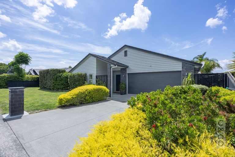 Photo of property in 9 Pohutukawa Parade, Riverhead, 0820