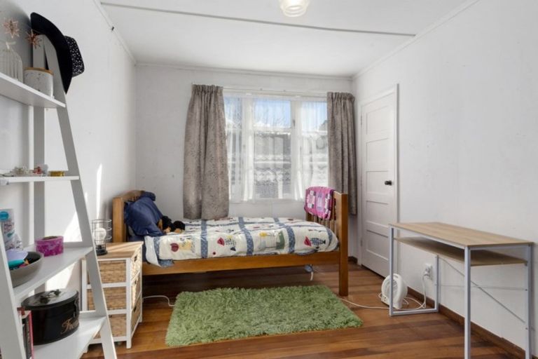 Photo of property in 39 Atiawa Crescent, Waiwhetu, Lower Hutt, 5010