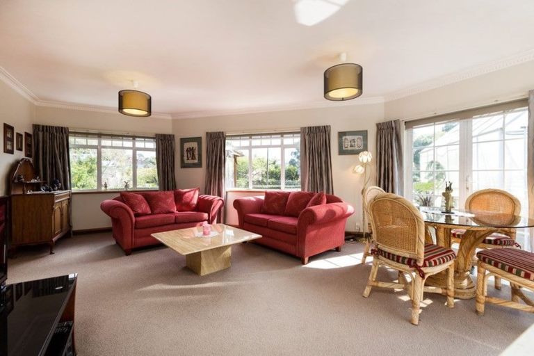 Photo of property in 8a Spencer Place, Merrilands, New Plymouth, 4312
