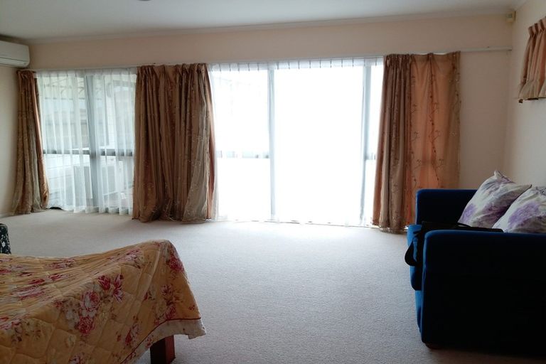 Photo of property in 19 St Simon Place, Botany Downs, Auckland, 2010