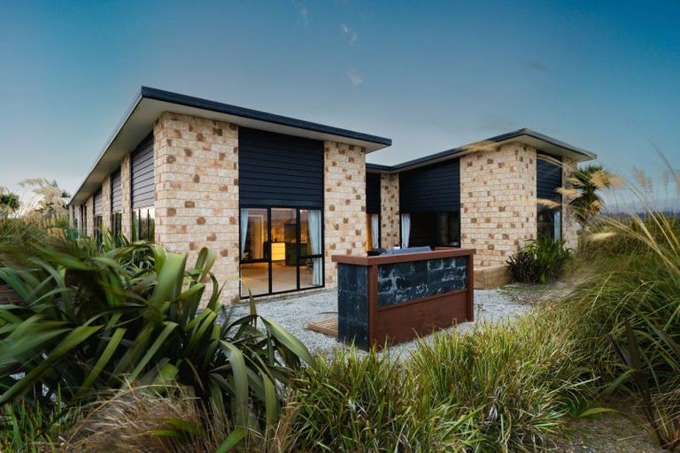 Photo of property in 25 Tunnel Beach Road, Blackhead, Dunedin, 9076