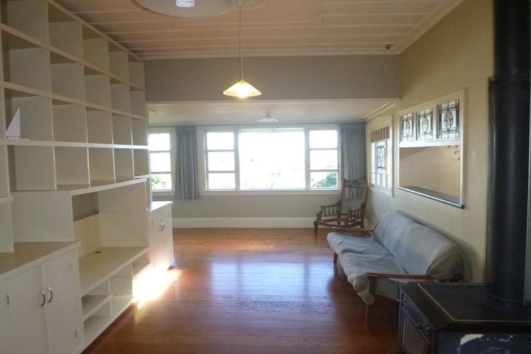 Photo of property in 2 Gow Street, Helensville, 0800