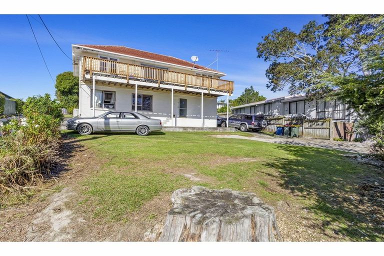 Photo of property in 32 Tomo Street, New Lynn, Auckland, 0600