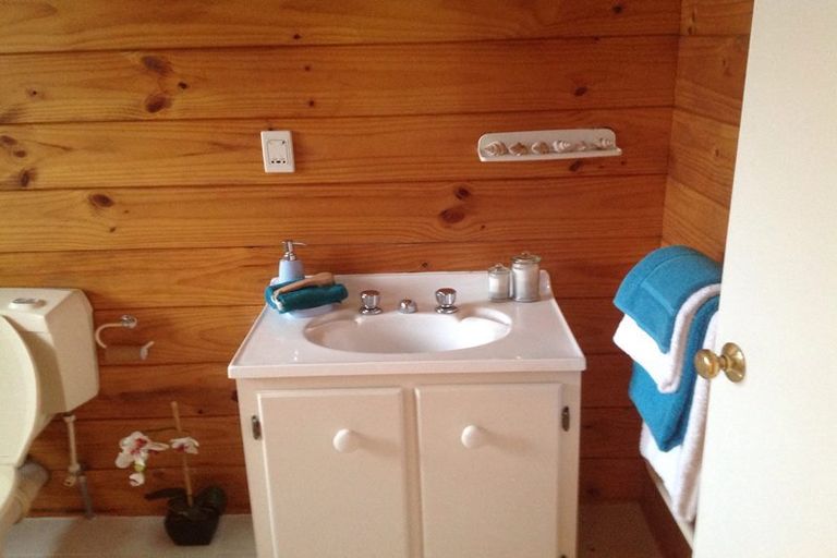 Photo of property in 1/202 Te Atatu Road, Te Atatu South, Auckland, 0610