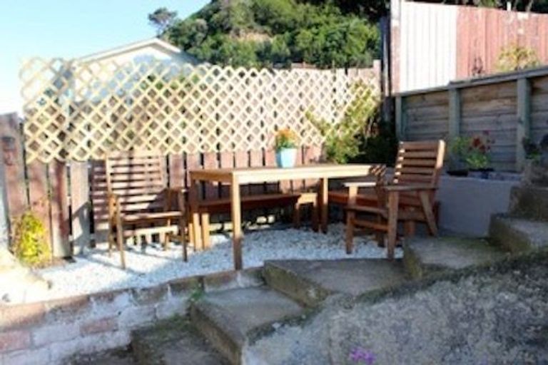 Photo of property in 204 Sutherland Road, Lyall Bay, Wellington, 6022