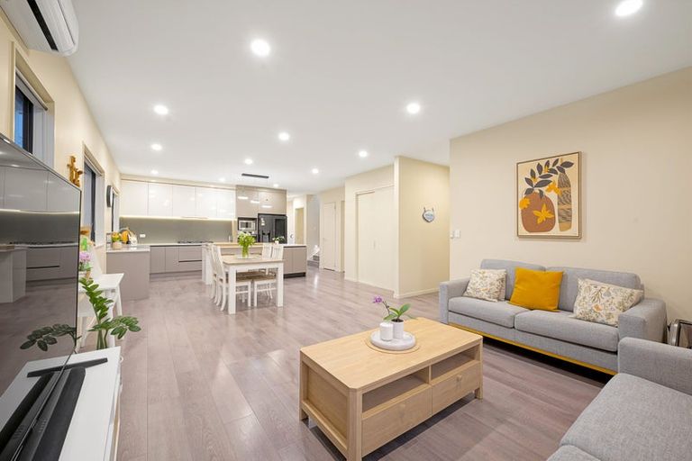 Photo of property in 17 Toanui Road, Hobsonville, Auckland, 0616