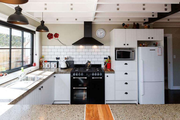 Photo of property in 5 Colombo Street, Hokowhitu, Palmerston North, 4410