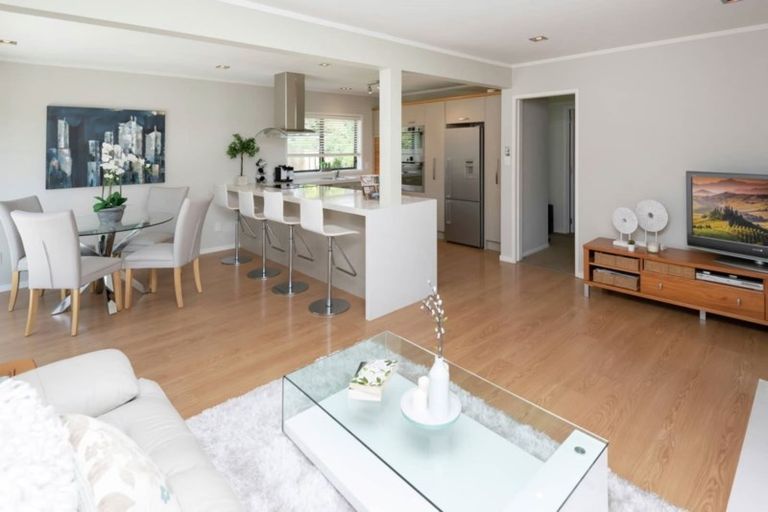 Photo of property in 24 Copperfield Terrace, Mellons Bay, Auckland, 2014