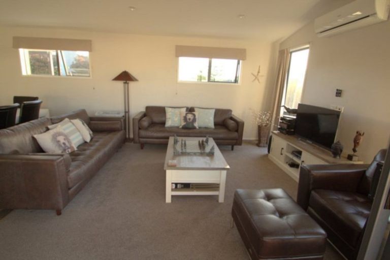 Photo of property in 15 Coprosma Close, Papamoa Beach, Papamoa, 3118