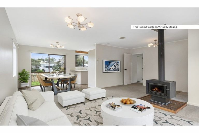 Photo of property in 20 Harbour Crest Drive, Waiuku, 2123