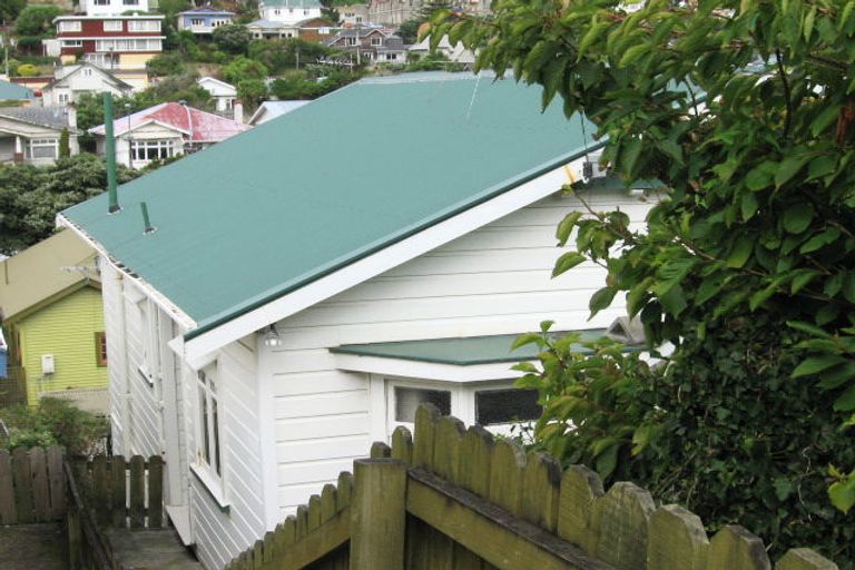 Photo of property in 15 Waikato Street, Island Bay, Wellington, 6023
