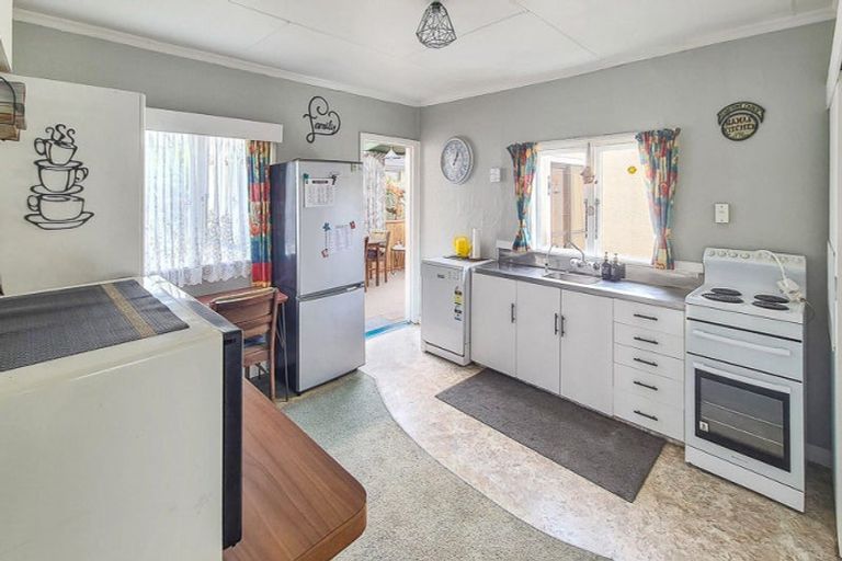 Photo of property in 16 Seabury Avenue, Foxton Beach, Foxton, 4815