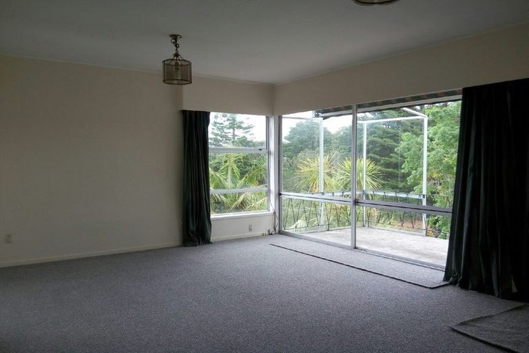 Photo of property in 2/59 Pupuke Road, Birkenhead, Auckland, 0627