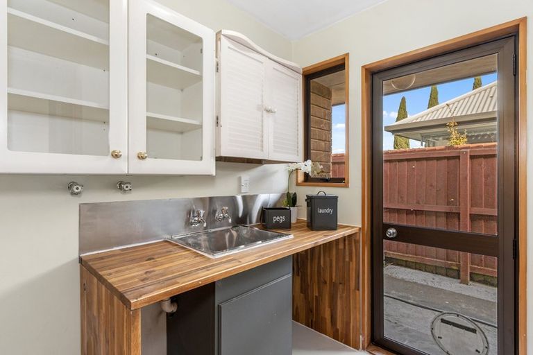 Photo of property in 8a Honeysuckle Place, Northcote, Christchurch, 8052