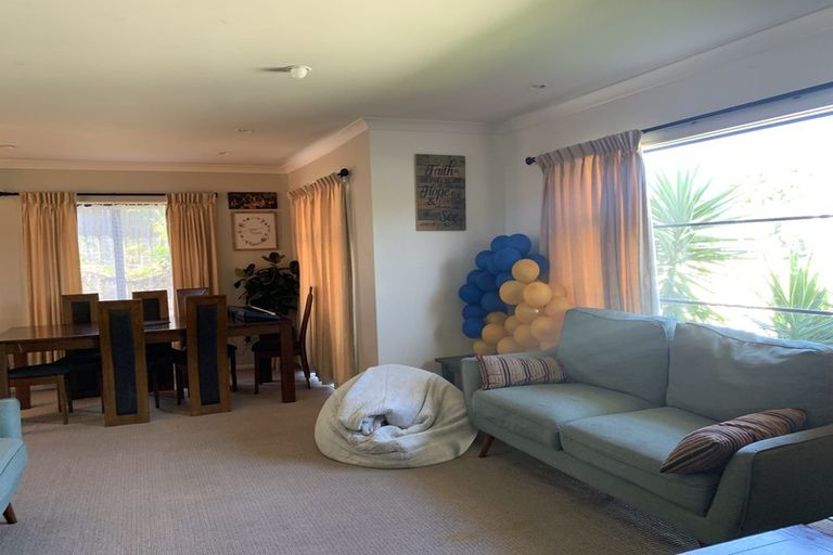 Photo of property in 28 Donegal Park Drive, Flat Bush, Auckland, 2019
