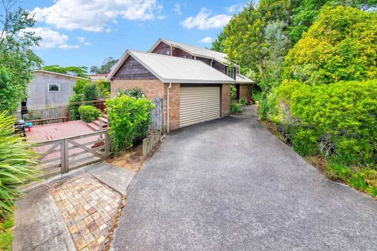 Photo of property in 1 Tiri View Place, Waiake, Auckland, 0630