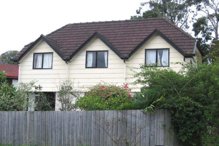Photo of property in 3/4 Telstar Place, Beach Haven, Auckland, 0626