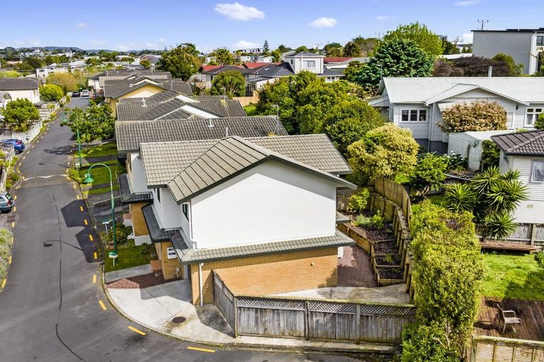 Photo of property in 1/2 Arawa Street, New Lynn, Auckland, 0600