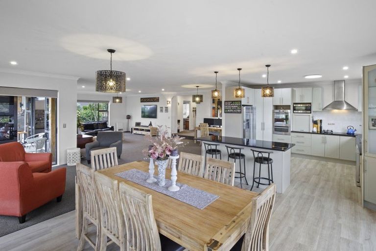 Photo of property in 32 Lough Bourne Drive, Pukekohe, 2120