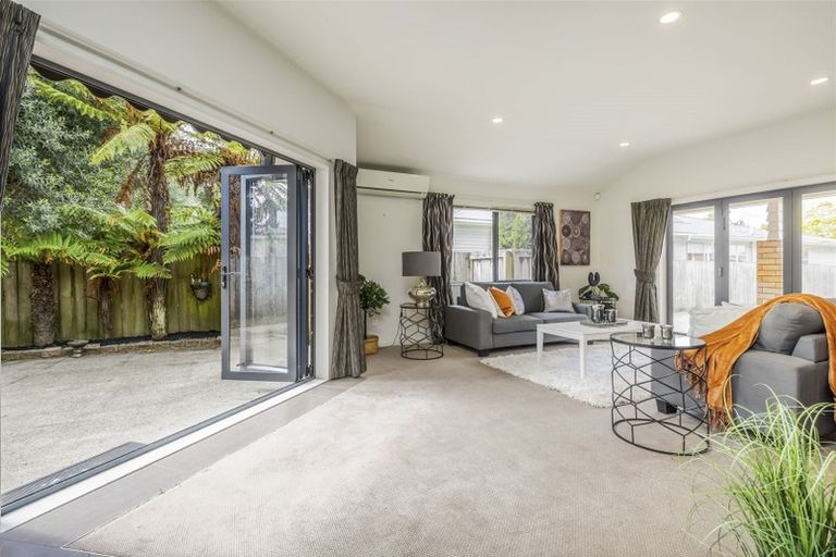Photo of property in 15a Callis Avenue, Opaheke, Papakura, 2113