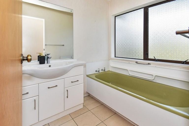 Photo of property in 1/32 Queen Street, Papakura, 2110