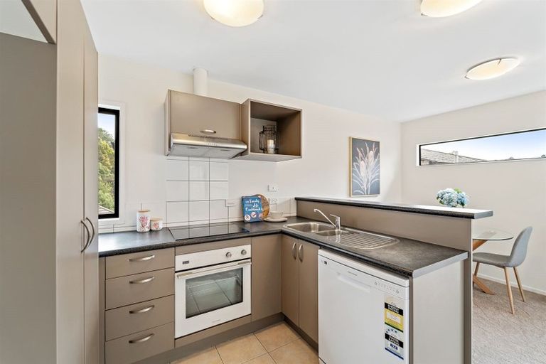 Photo of property in 16 Landvale Court, Browns Bay, Auckland, 0630